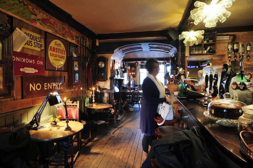 Black Swan Hotel Devizes Esterno foto