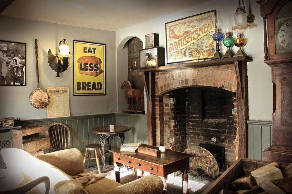 Black Swan Hotel Devizes Esterno foto
